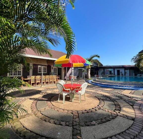 호스텔 Ice Bear Bar & Tourist Inn