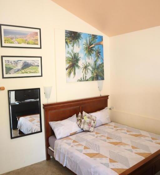 호스텔 Ice Bear Bar & Tourist Inn