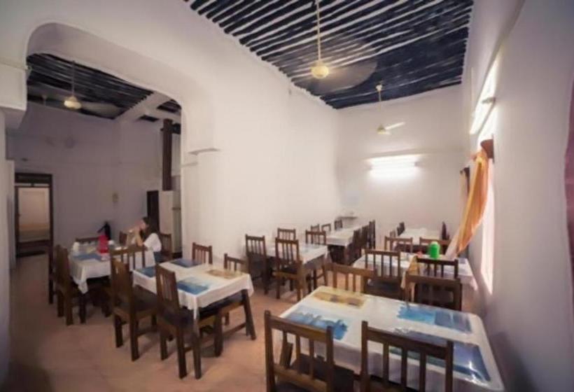 호스텔 Karibu Inn