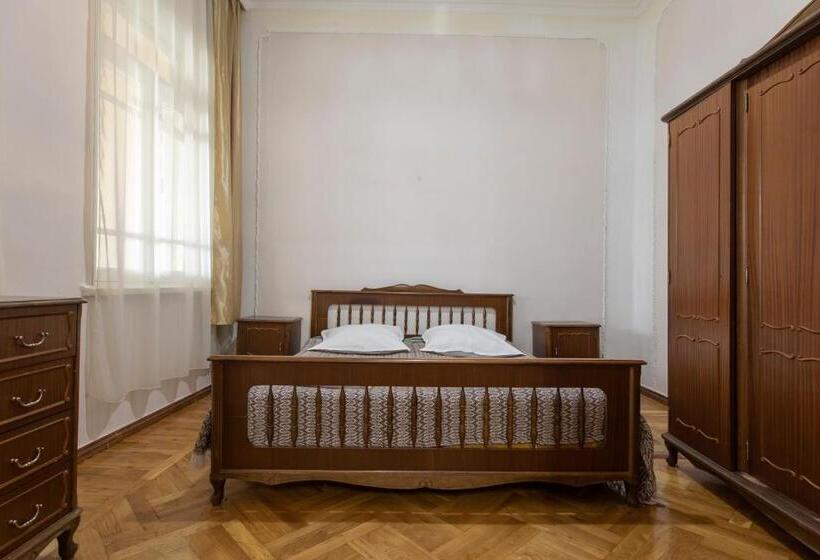 پانسیون Anna's Guest House