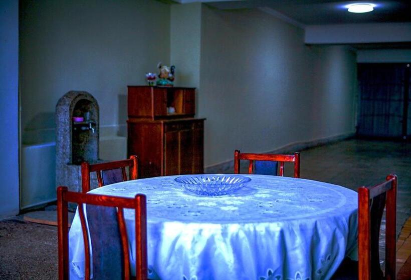 پانسیون Anna's Guest House