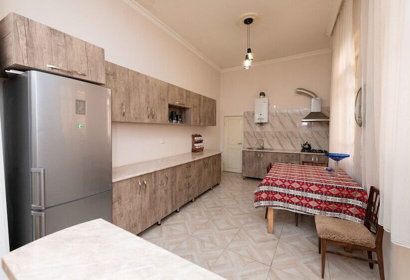 پانسیون Anna's Guest House