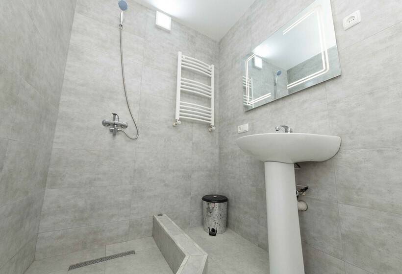 پانسیون Anna's Guest House