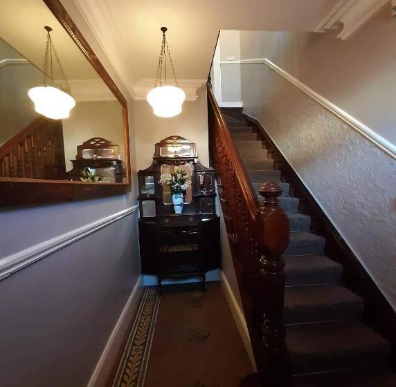 Пансион Jbs Bar & Guest Accommodation