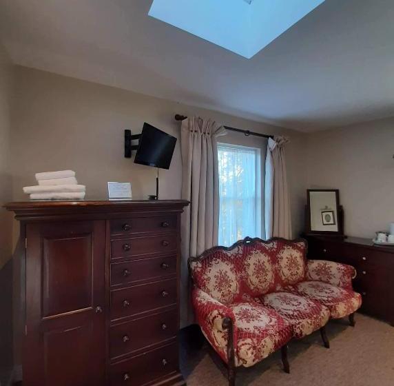 Пансион Jbs Bar & Guest Accommodation