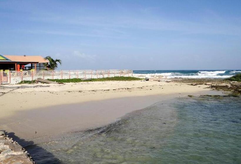 پانسیون Victoria S Gennie Bay Village Hostal