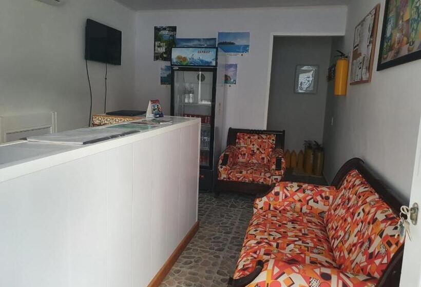 پانسیون Victoria S Gennie Bay Village Hostal