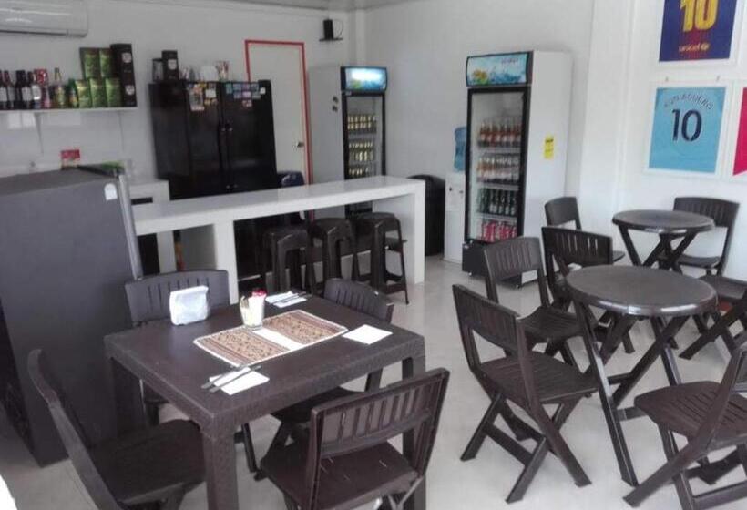 پانسیون Victoria S Gennie Bay Village Hostal