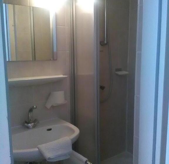 ユースホステル Gasthof Schatzl