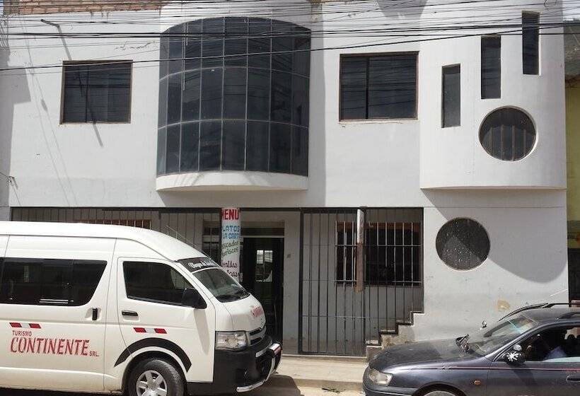 هاستل Hostal Rosales