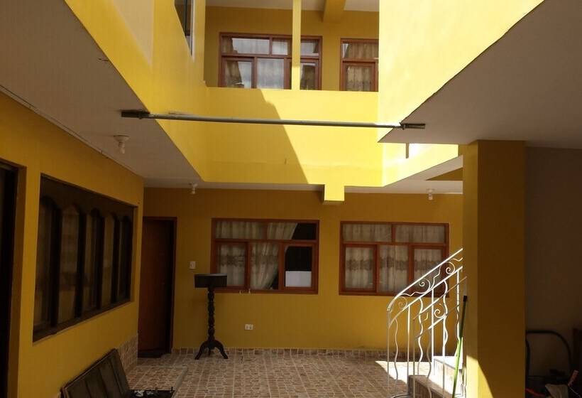 هاستل Hostal Rosales