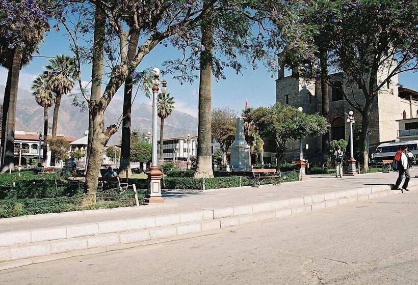 هاستل Hostal Rosales