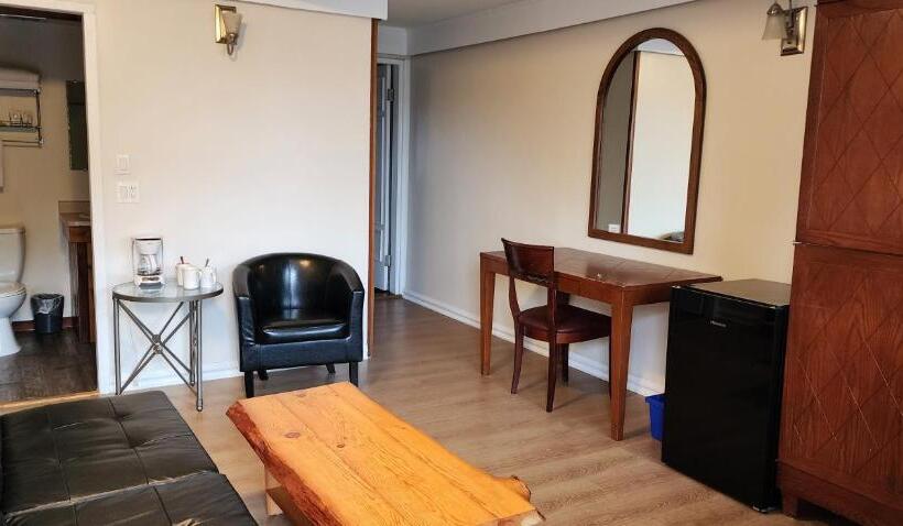 הוסטל Meares Vista Inn