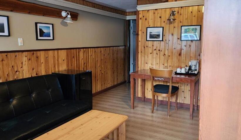 הוסטל Meares Vista Inn