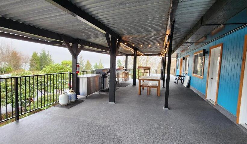 הוסטל Meares Vista Inn