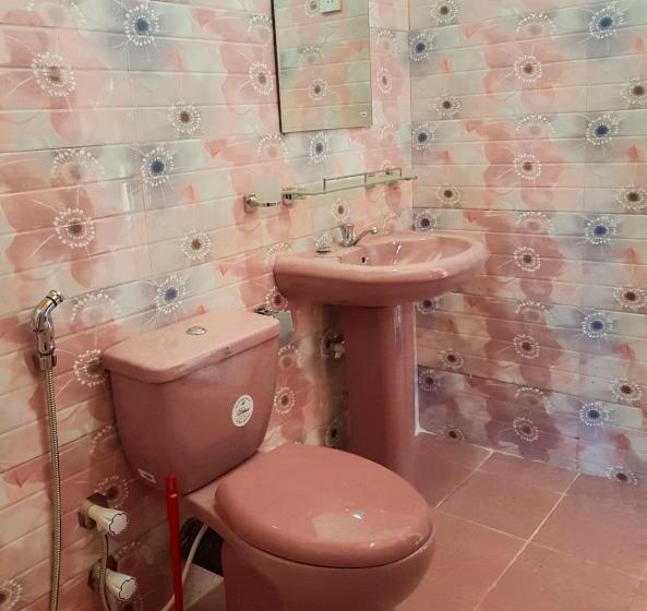 Общежитие Pleasant Park Holiday Inn