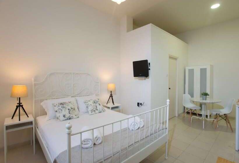 הוסטל Shongas Inn