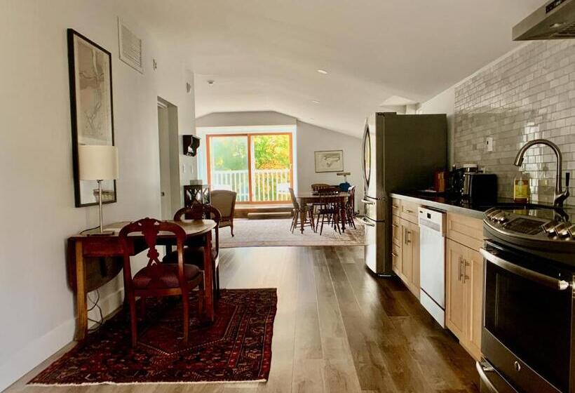 Общежитие South Landing Inn