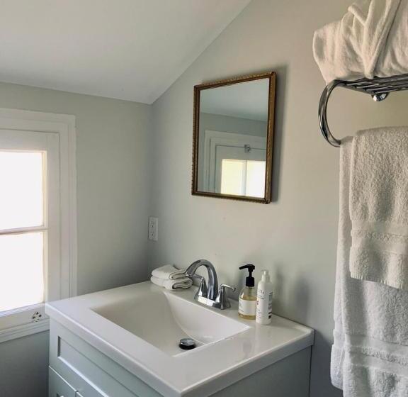 Общежитие South Landing Inn