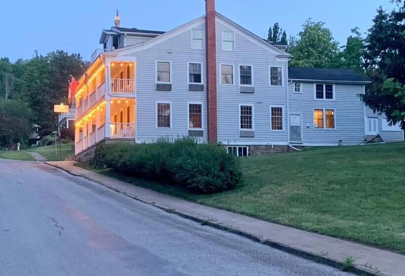 Общежитие South Landing Inn