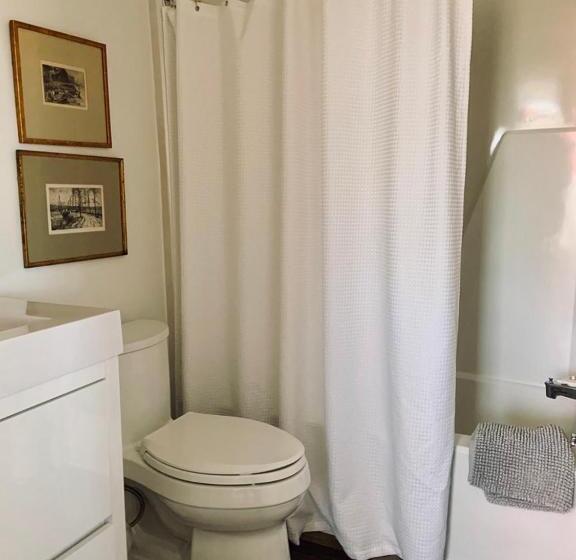 Общежитие South Landing Inn