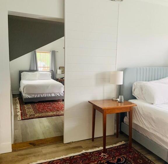 Общежитие South Landing Inn