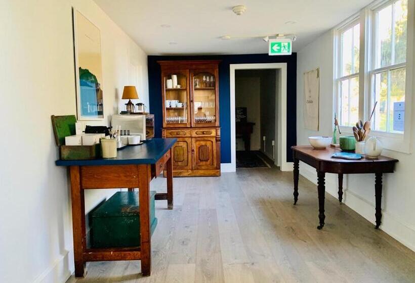 Общежитие South Landing Inn