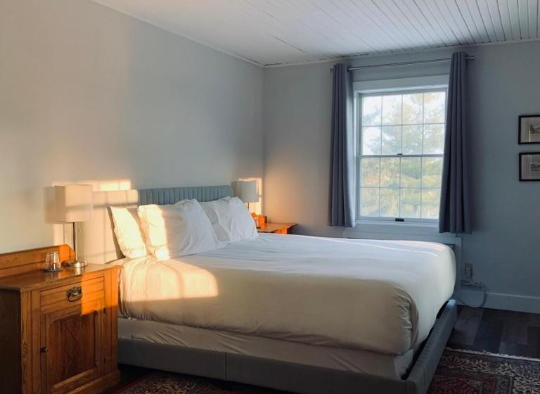 Общежитие South Landing Inn