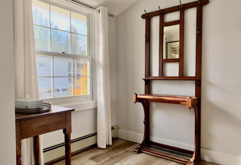 Общежитие South Landing Inn