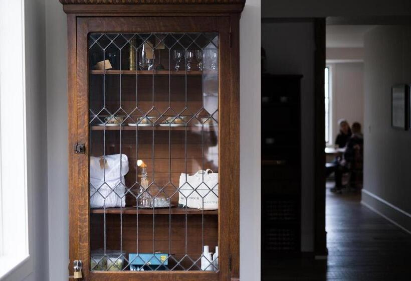 Общежитие South Landing Inn