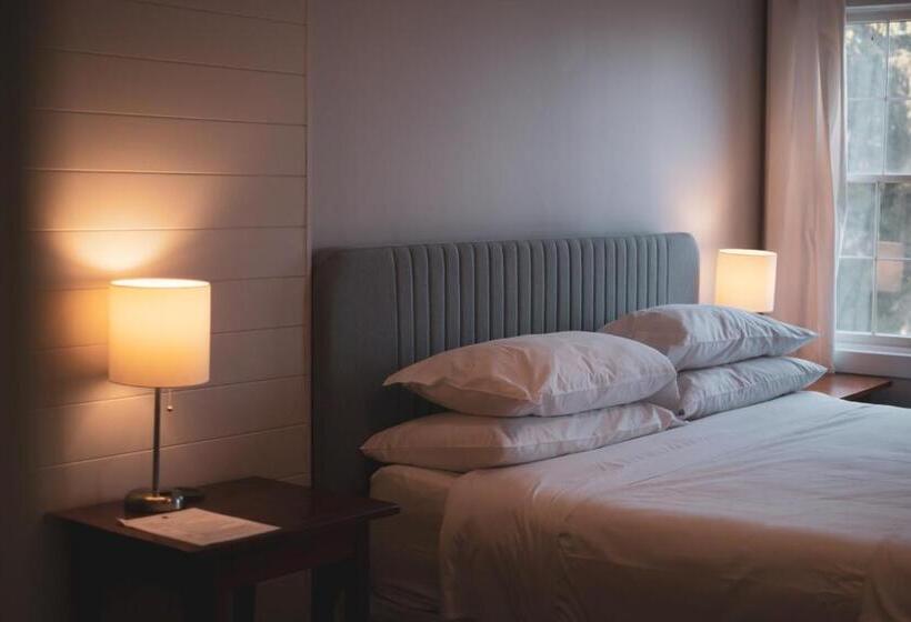 Общежитие South Landing Inn