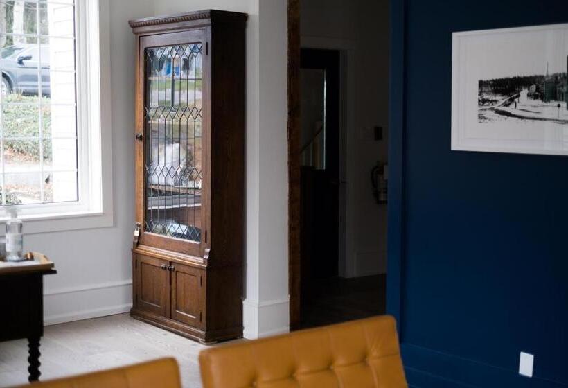 Общежитие South Landing Inn