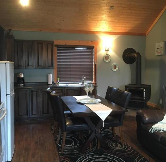 ユースホステル The Deer Lake Loft