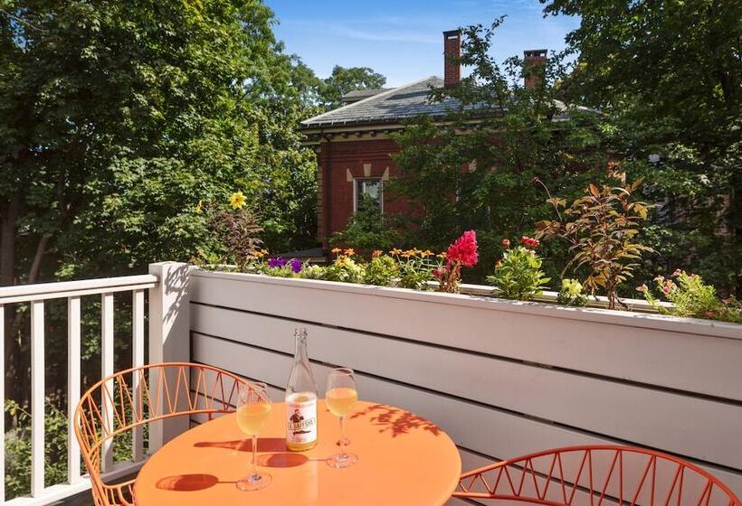 בית מלון כפרי The Francis