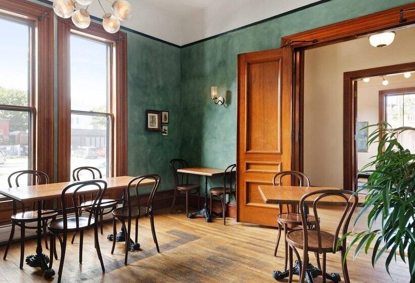 בית מלון כפרי The Francis