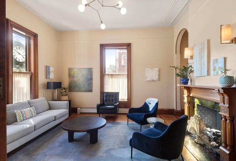 בית מלון כפרי The Francis