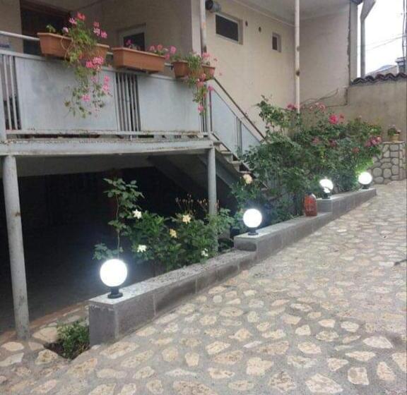 پانسیون Guesthouse Raisa