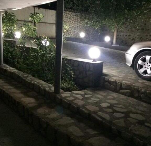 پانسیون Guesthouse Raisa