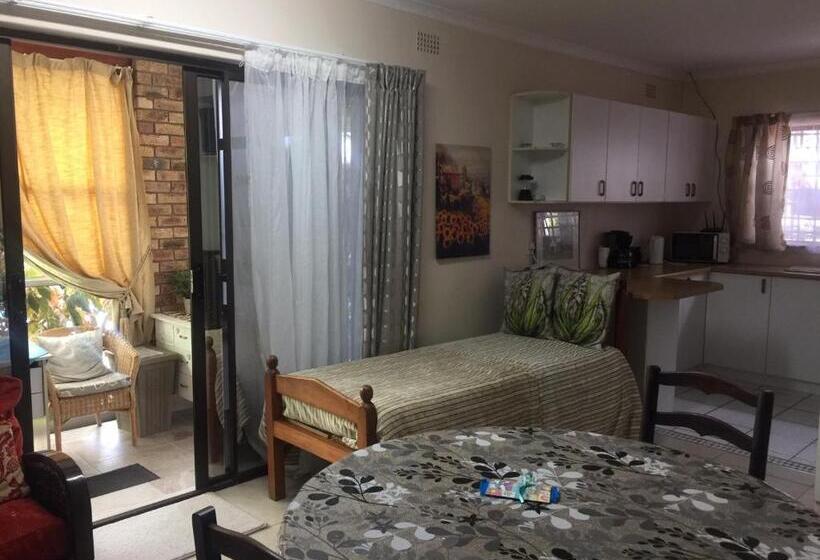 פנסיון Marshrose Accommodation