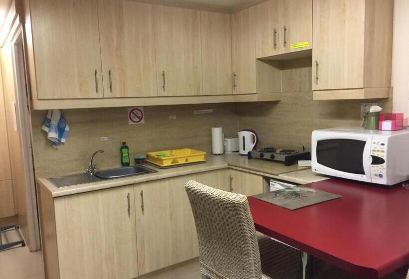 פנסיון Marshrose Accommodation