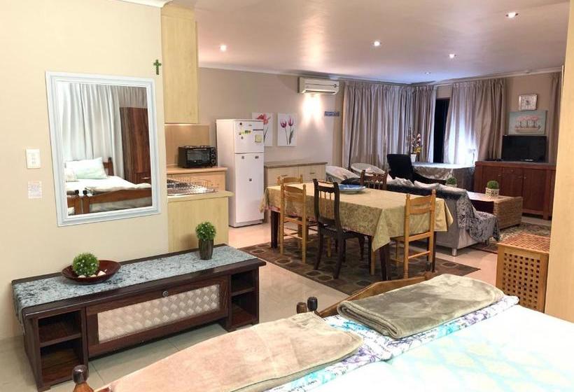 פנסיון Marshrose Accommodation