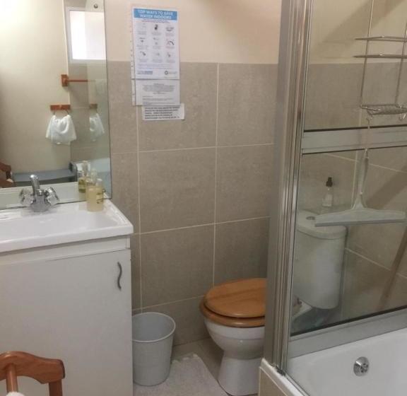 פנסיון Marshrose Accommodation