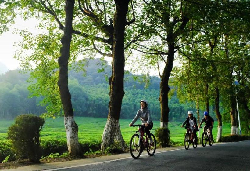 Пансион Moganshan Qiyu Sport Guesthouse