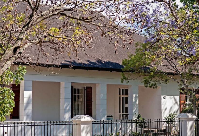 بنسيون Petal S Place