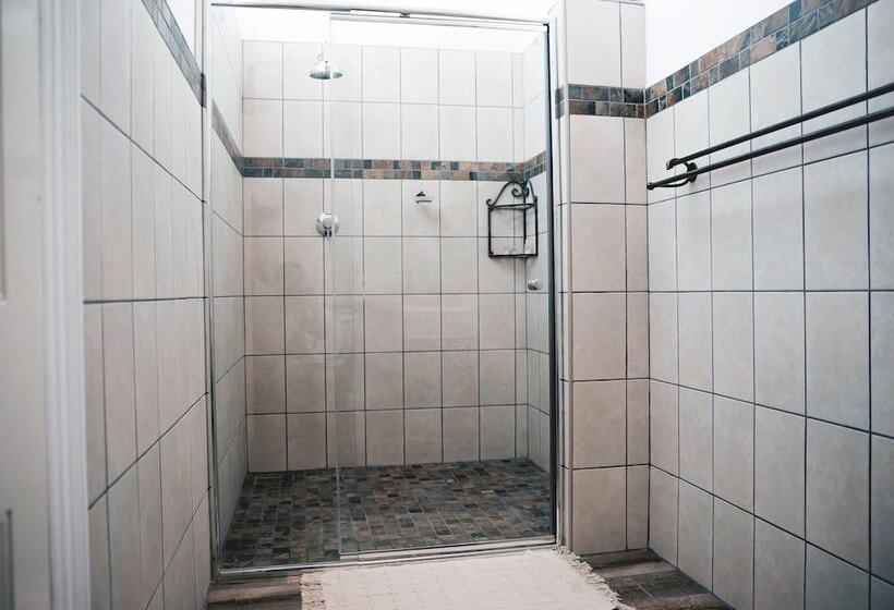 بنسيون Petal S Place