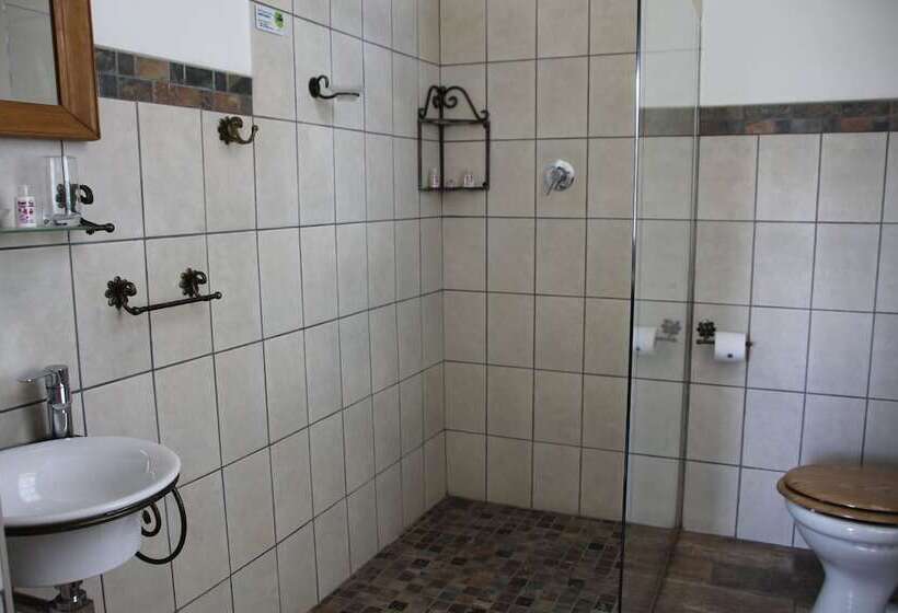 بنسيون Petal S Place