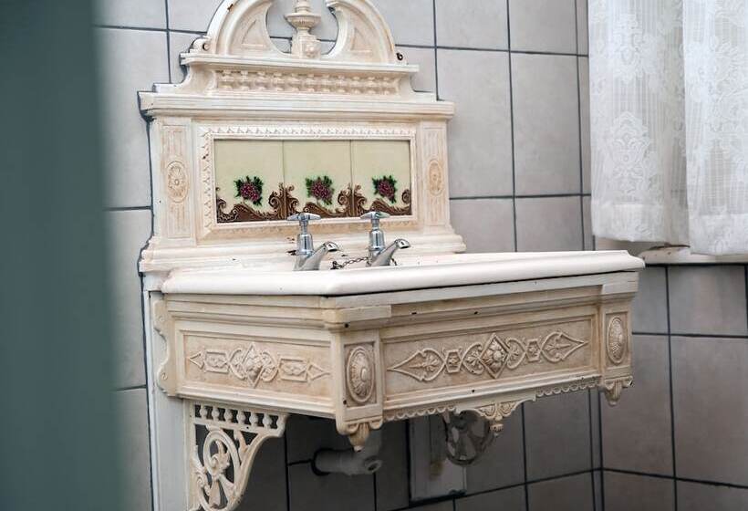 بنسيون Petal S Place