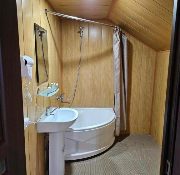 פנסיון Guest House Rohat Lux