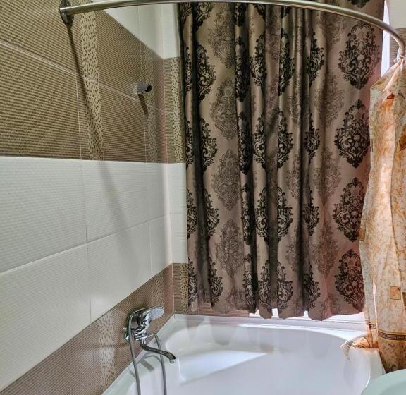 بنسيون Guest House Rohat Lux