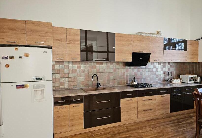 بنسيون Guest House Rohat Lux